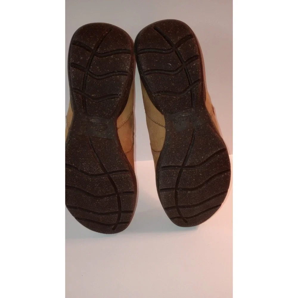 Clarks Roseville Dot Loafers Womens 9.5 Tan Nubuck Leather Slip On Shoes